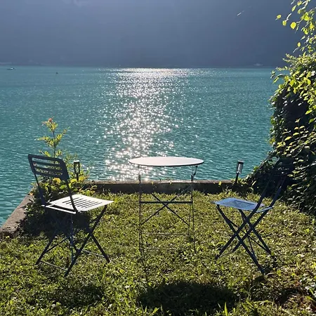 La Les Pieds Dans L'eau, Acces Direct Au D'annecy * Дуссар