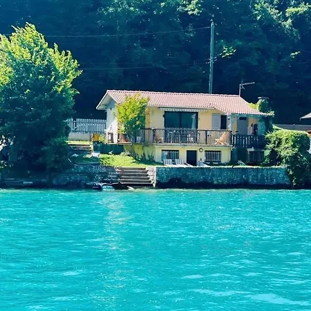La Les Pieds Dans L'eau, Acces Direct Au D'annecy *